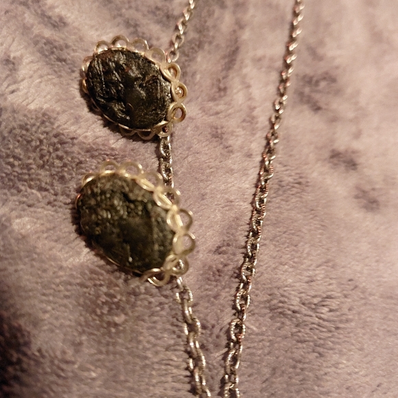 Silver and black cameo necklace and earrings - Picture 2 of 4